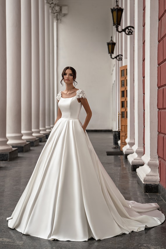 elegant simple wedding dress