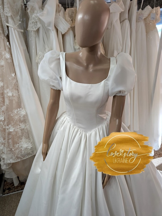 Puff Sleeve Satin Wedding Dress | Square Neck Princess Gown | Romantic  Vintage Bridal Dress | Elegant Simple Wedding Gown - Etsy Canada