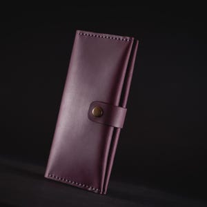Cartera de piel burdeos, cartera hecha a mano, cartera de piel para mujer, cartera minimalista, accesorios de piel, cartera con estilo, regalo para ella