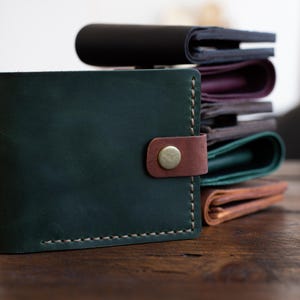 Portafoglio in pelle solida, portafoglio in stile minimalista, portafoglio bifold verde scuro, portafoglio in pelle opaca, regalo di anniversario per lui, regalo per il miglior papà