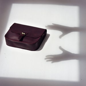 Burgunder Leder Damentasche, trendige Ledertasche, Burgunder Tasche, kleine Umhängetasche, Damen Ledertasche, Geschenk für Frau, Freundin Geschenk