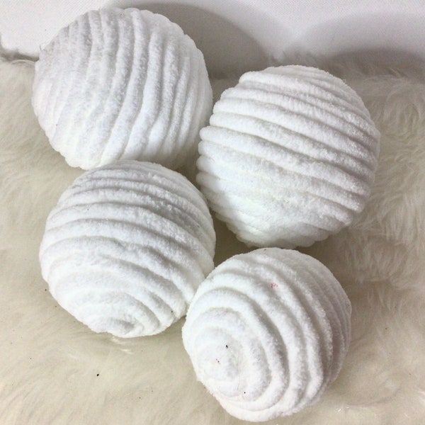 White chunky yarn snowball decoration, Christmas decoration, Christmas ornament, Christmas balls, bowl fillers, white home decor