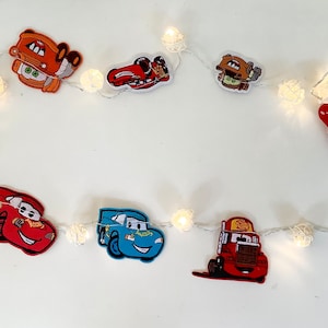 Luzes de corda com tema de carro de desenho animado, luzes para quarto de menino, quarto de menino pequeno, presente para menino, decoração de carro para quarto de menino