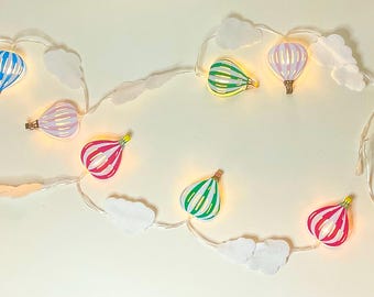 Heißluftballon-Lichterkette: Kinderzimmer mit Wolken