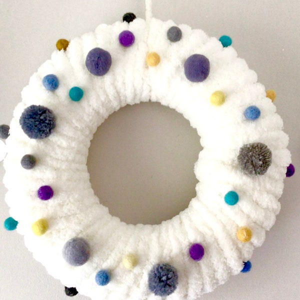 Indoor yarn wreath, felt balls, pompom balls, wall hanging, wall decoration, winter home decor, hanging wreath, home decoration