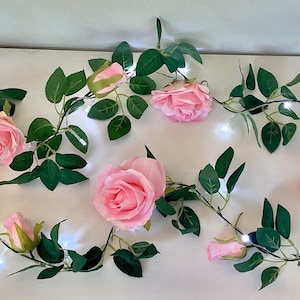 Lange rosa Rose und Laub Lichter Girlande, hängende Girlande, Blumendekoration, Festzeltdekoration