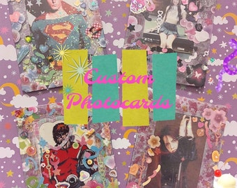 Puede incluir: Cuatro tarjetas de fotos personalizadas con bordes y adornos coloridos. Las tarjetas muestran imágenes de Superman, una mujer con falda, un hombre con traje rojo y un hombre con traje negro. El texto "Custom Photocards" es visible en el centro de la imagen. El texto "$ 7,25 por unidad" es visible en la esquina inferior izquierda de la imagen.