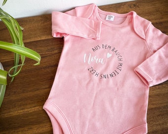 Personalisierter Babybody in rosa mit Namen & Aufschrift, Aus dem Bauch mitten ins Herz, Geschenkidee, Baby