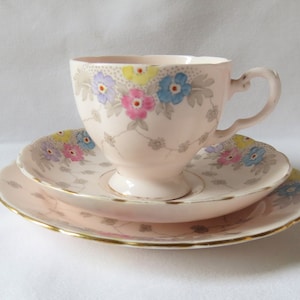 Toskanische rosa Floral Trio, Tasse Untertasse Platte der 1930er Jahre