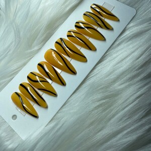 Abstract Press on Nails