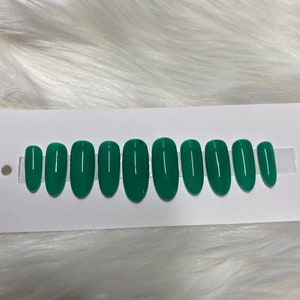 Green Press On Nails