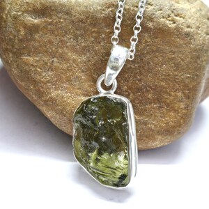 Rohe Moldavit Sterling Silber Anhänger Halskette - Handgemacht