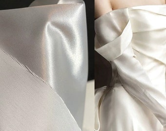 Tkaniny satynowe Couture White, Lśniące jedwabiste tkaniny syreny, Odblaskowe satynowe tkaniny ślubne, Tkaniny designerskie o szerokości 59 cali, Tkaniny sztywne