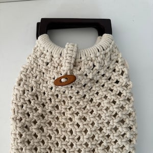 Macrame portemonnee, verjaardagscadeau voor haar, Boho geïnspireerde handtas, tas met houten handvat, Boho stijl portemonnee, Moederdag cadeau, portemonnee met bovenhandvat