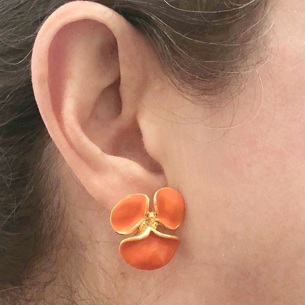 Clous d'oreille orchidée en émail, boucle d'oreille en émail plaqué or, bijoux fleurs, boucles d'oreilles colorées, clous d'oreilles fleurs, bijoux orchidées, cadeau pour elle