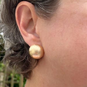 Hammered Gold-Tone Button Earrings – Vintage Style Studs