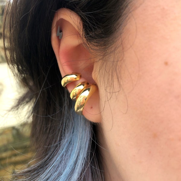 Triple Chunky gold plated ear cuff, Three layered hoops, everyday statement jewellery, triple row large ear cuff, conch earcuff, ear wrap