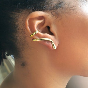Gold Snake Ear Cuff Earring, Climbing earrings, Earring along the ear, modern ear crawler, unusual earrings, snake jewellery, cuffed earring