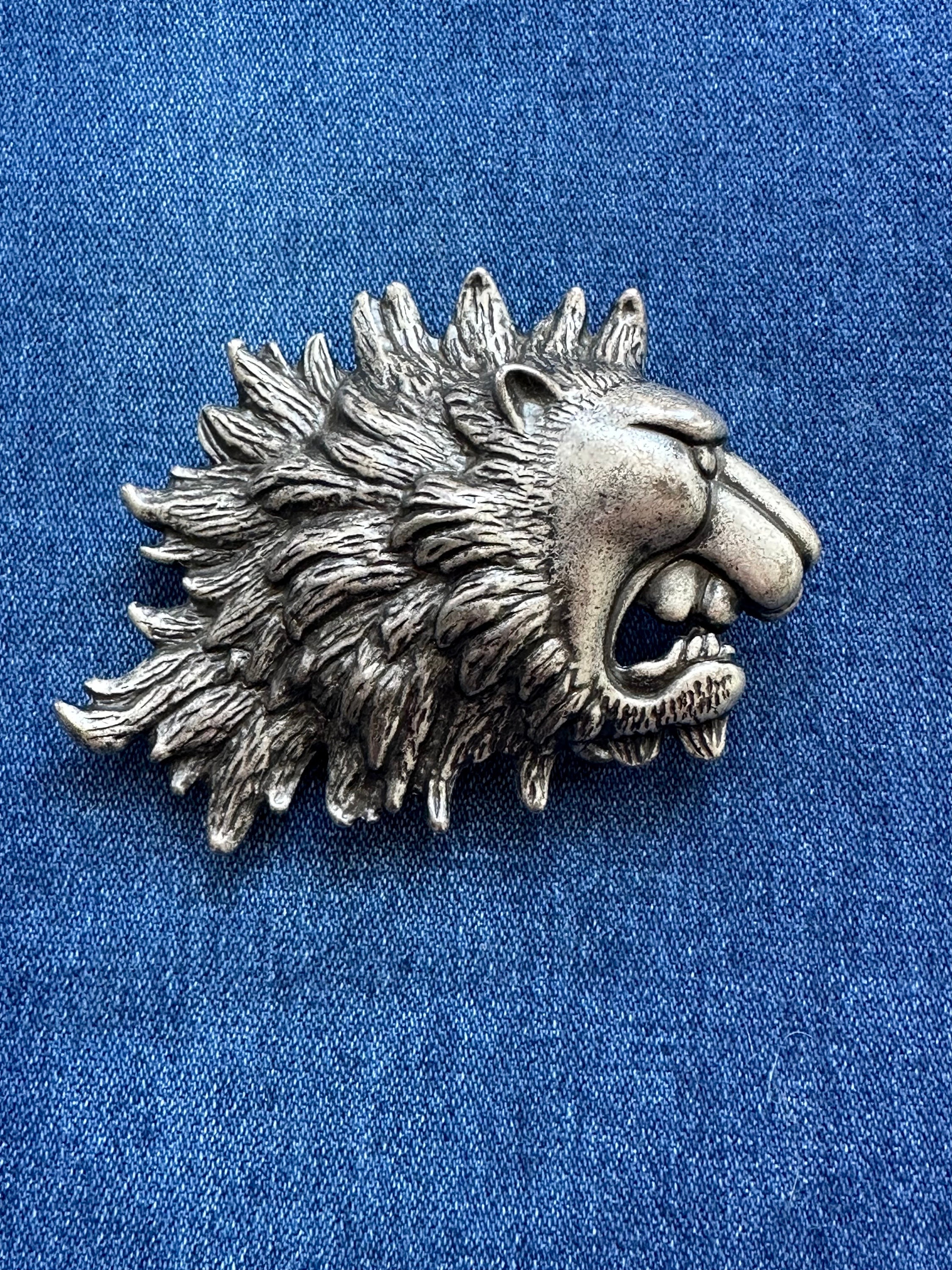 N.⑤ Vintage Pewter Wolf Head Belt Buckle: Fits 2
