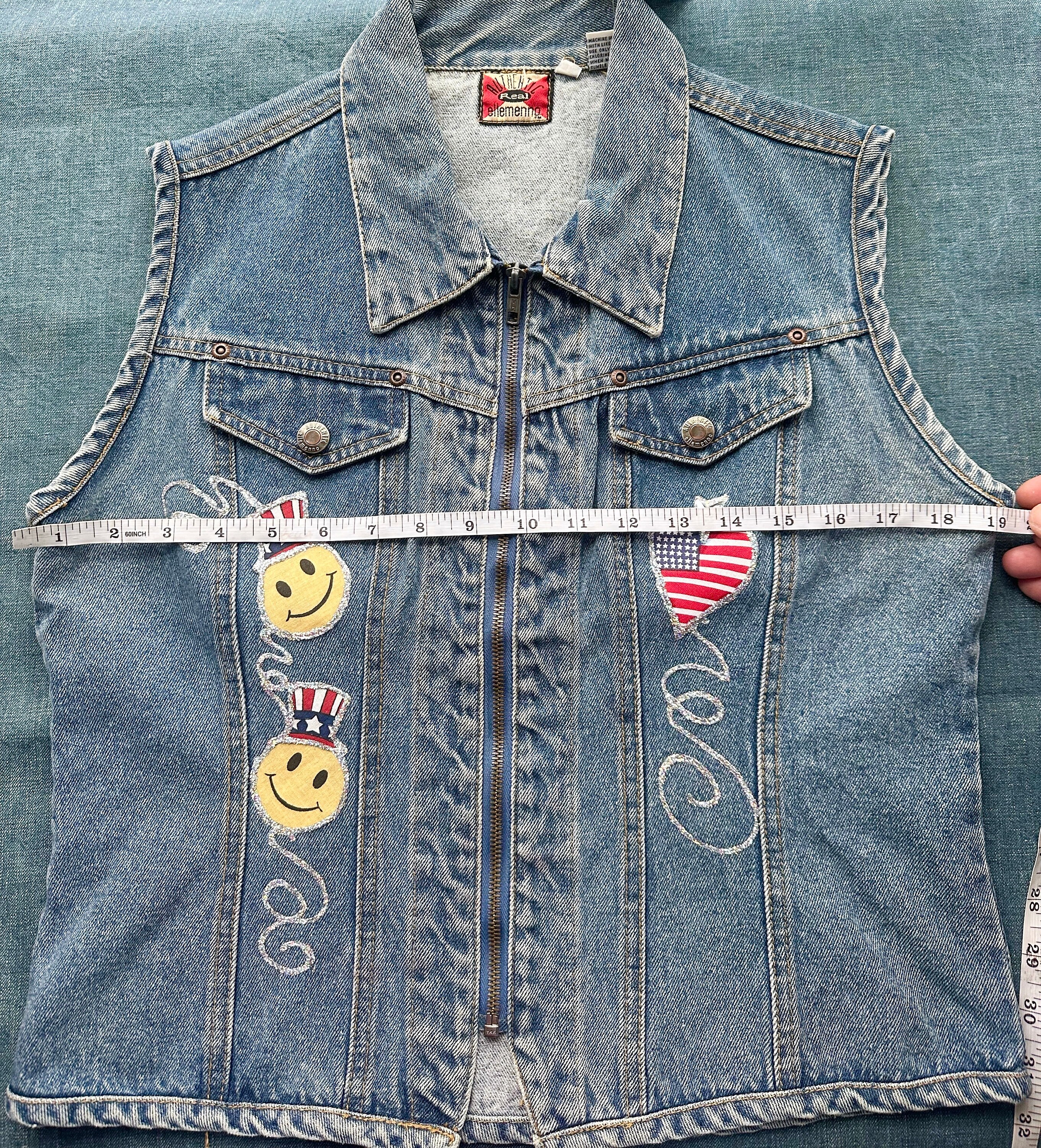 トップス EMBELLISH BROOCH VEST Ameri Ameri（アメリ）の「EMBELLISH BROOCH VEST（ベスト）」 - WEAR