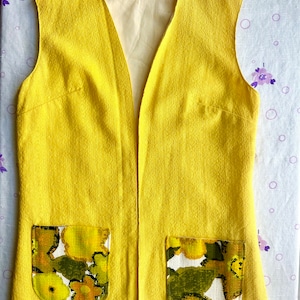 Vintage 70s Vest. Bright Yellow w/ Huge Green & Orange Floral Pockets. Size Small Medium. Open Bohemian Vest.