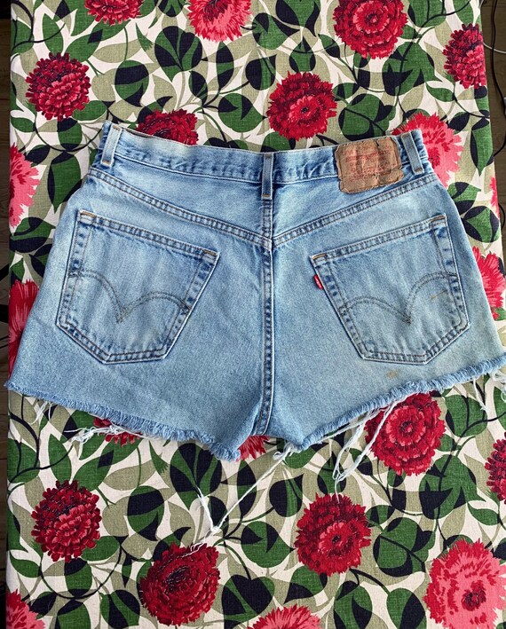 Levis Vintage High Waist Cut off Shorts 