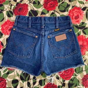Wrangler Vintage 70s High Waist Cut Off Shorts. 27 Waist Retro Seventies Dark Wash Jean Shorts. Made in USA.