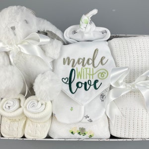Baby Boy Personalised Luxury Gift Hamper, Keepsake Box, Baby Present for Baby Shower, New Parents, Newborn, New arrival, Girl, Unisex image 7