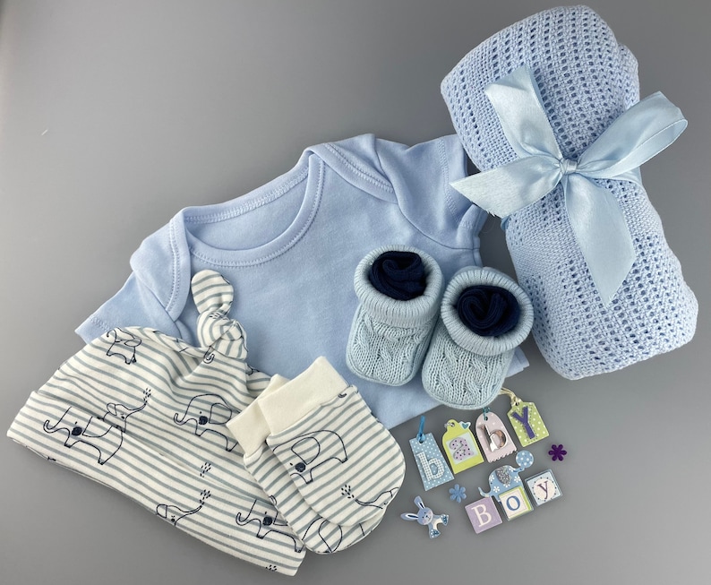 Baby Boy Personalised Luxury Gift Hamper, Keepsake Box, Baby Present for Baby Shower, New Parents, Newborn, New arrival, Girl, Unisex image 4