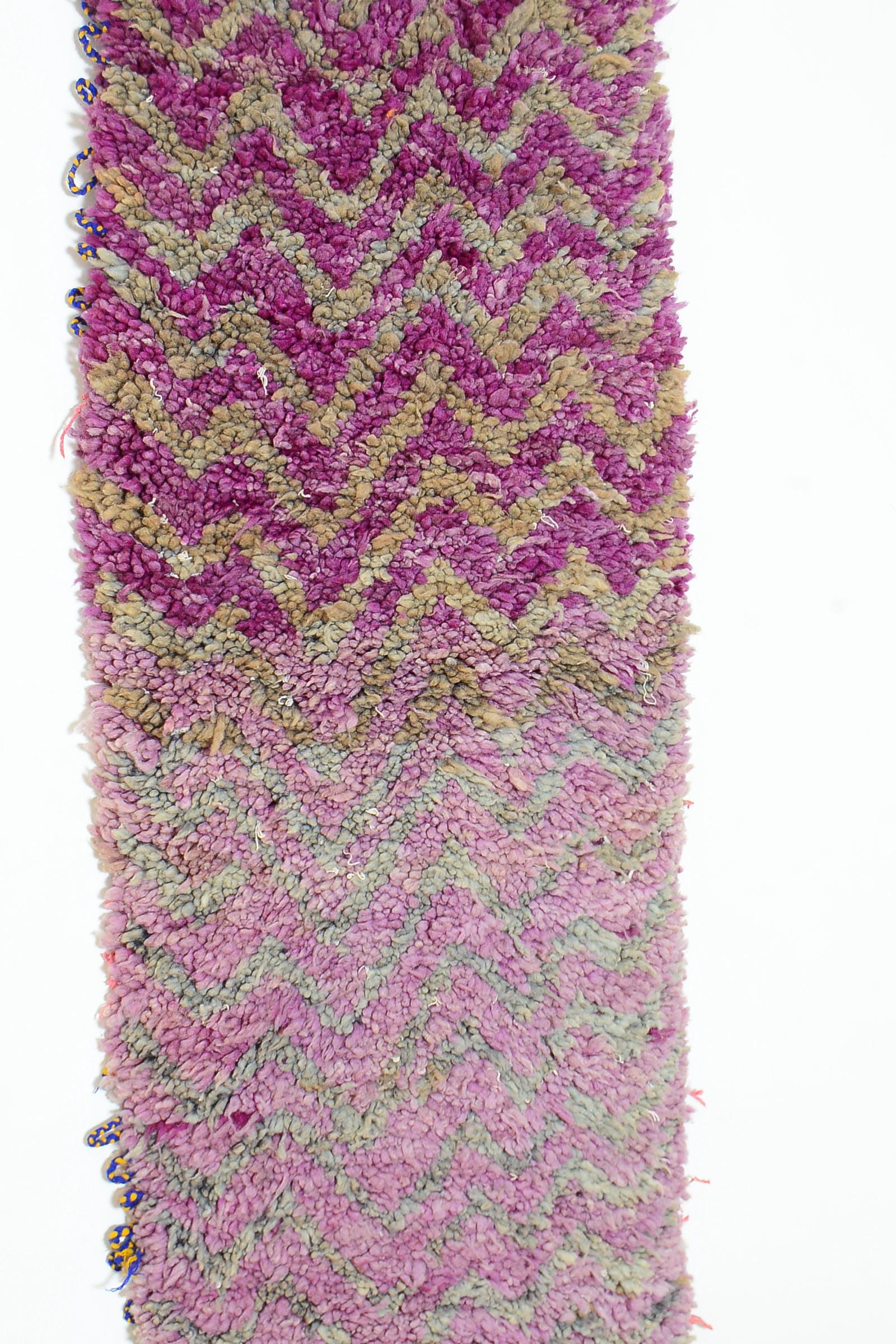 手織りモロッコ製アジラルラグ、幾何学模様ベルベルデザイン（55 x