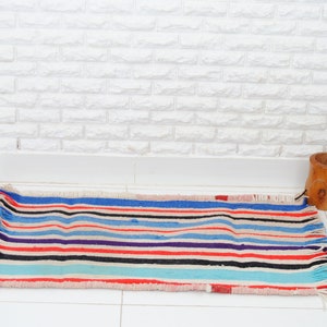 Mini Moroccan Rug: Vintage Handmade Berber Rug (90 x 50 cm)