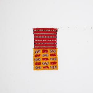 Small Vintage Moroccan Rug: Berber Handmade Azilal Rug, 75x40cm