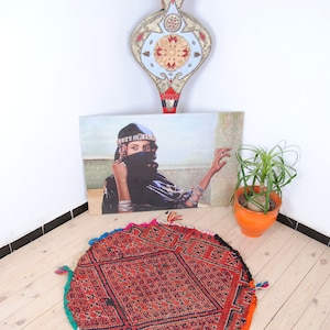 Vintage Round Moroccan Rug: Hand Woven Berber Carpet (35 inch)
