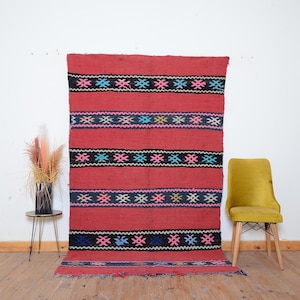 Vintage Moroccan Berber Kilim Rug: Handwoven Wool Hanbel (8.5 x 5.2 FT)