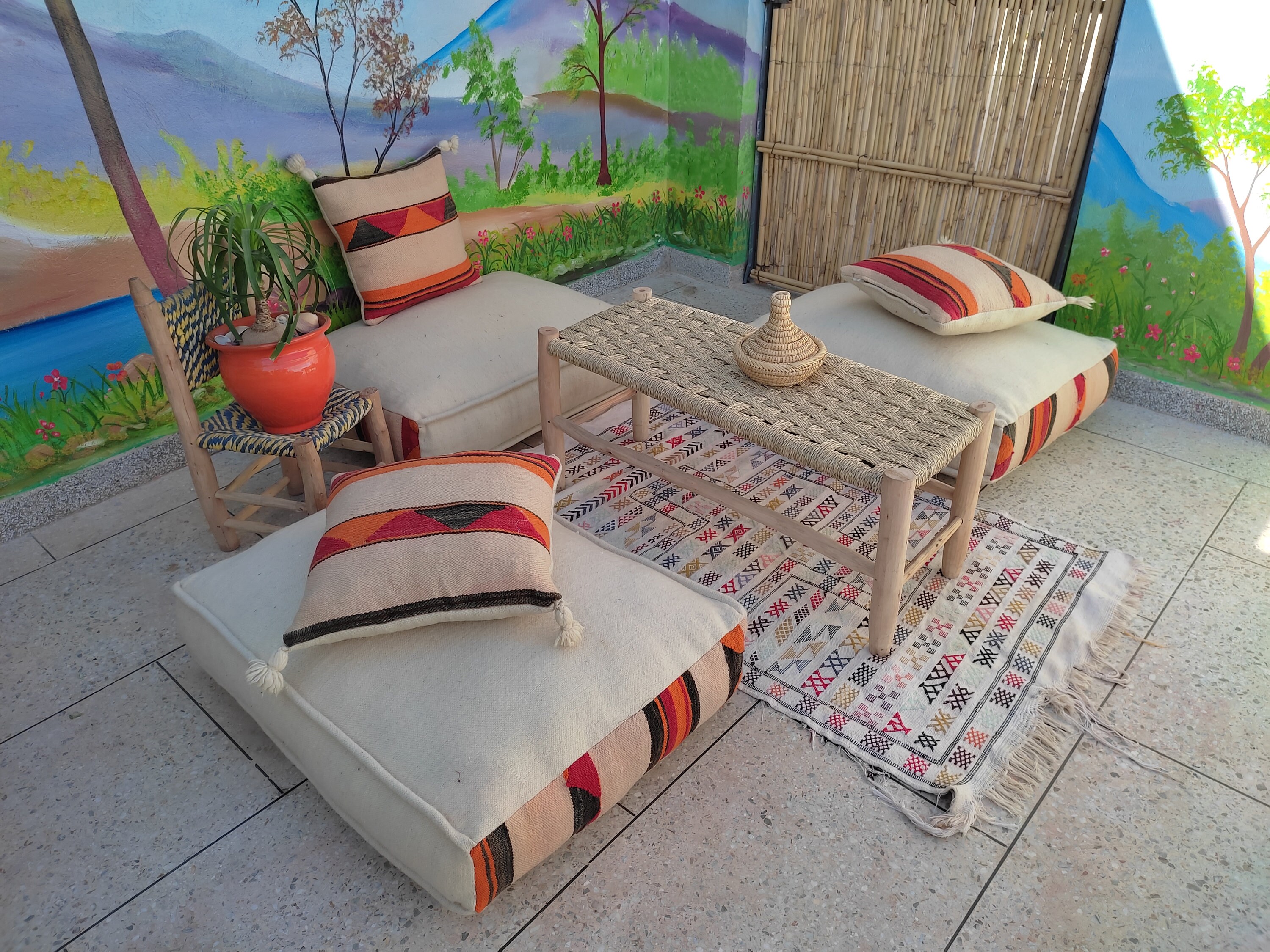 ヴィンテージ モロッコ フロア プーフ セット：ウール ラグ ピロー