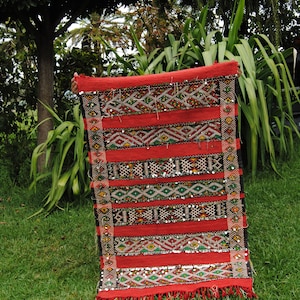 Alfombra Kilim marroquí vintage: Hanbel de lana bereber tejida a mano (51 x 33 pulgadas)
