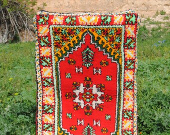 Vintage Berber Boucherouite Rug: Handwoven Moroccan Azilal Carpet (51 x 29.5 inches)