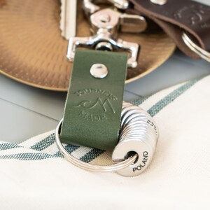 Travel Keyring & Personalised Token Gift Set – Forest Green Leather Travel Keychain, Travel Accessory, Traveller Gift Idea