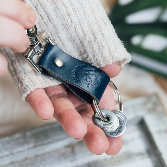 Gap year gift – Personalised travel keychain | Travel gift for him or her | Country token keyring | Adventure gift | Gifts for travellers