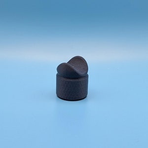 Sleek Carbon Fiber Cigar Rest: Minimalist Stand for Luxury Smokers & Collectors