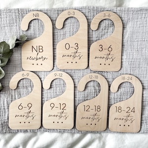 Séparateurs de penderie classiques pour bébé | Cintres pour bébé | Cintre pour chambre d'enfant| Cadeau baby shower | Cintres en bois | Jalons