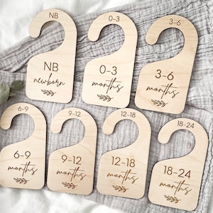 Séparateurs de penderie pour bébé | Cintres pour bébé | Cintre pour chambre d'enfant| Cadeau baby shower | Cintres en bois | Jalons