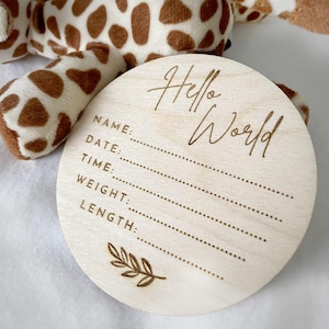 Bonjour World Baby Name Sign | Annonce de naissance | Accessoires photo | Cartes Milestone bébé | Cadeau de bébé | Boutons d’étape | Détails de la naissance
