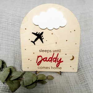 La maison de papa | Compte à rebours | Plaque personnalisée | Cadeau bébé | Combien de couchages | Souvenirs | Famille pilote | Travail Vie personnelle Voyages