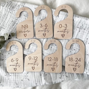 Séparateurs de penderie pour bébé | Coeurs | Cintres pour bébé | Cintre pour chambre d'enfant| Cadeau baby shower | Cintres en bois | Jalons