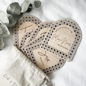 Disques d'étapes mensuelles en bois en rotin | Accessoires photo pour bébé bohème au mois | Cartes bébé étape importante | Cadeau bébé | Prénom bébé | Souvenirs |