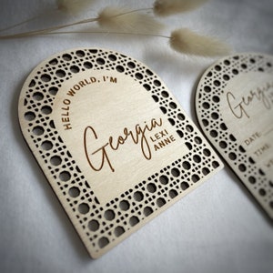 Targa con nome per neonato in rattan / Annuncio di nascita in stile boho / Accessori per foto &quot;Nascituro ogni mese&quot; / Disco per annuncio di ospedale / Regalo per neonato / Spille per traguardo