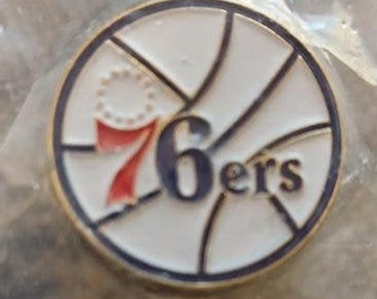 NBA Philadelphia 76ers Sixers Small Round Pin New In Baggie Basketball Vintage C P & D