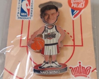 NBA Houston Rockets Yao Ming Bobbing Head Pin Basketball Vintage Double Closure AMINCO OOP Great Gift!