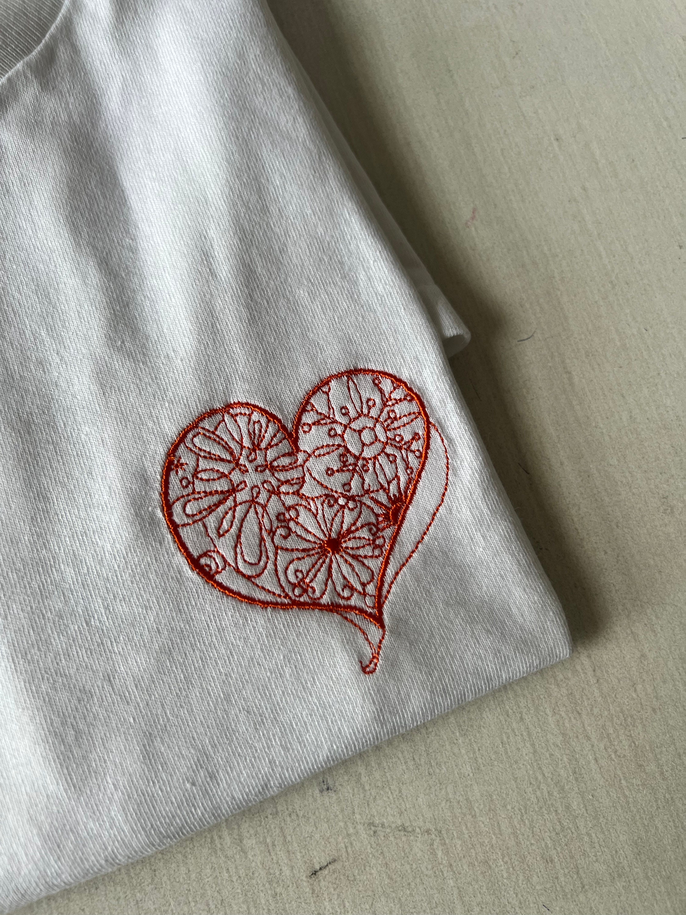 ★AMl PARlS★ 25SS Women's Heart Logo Embroidered T-shirt BF Tha Heatles | Clearance Sale Closed Retail Shop Due To